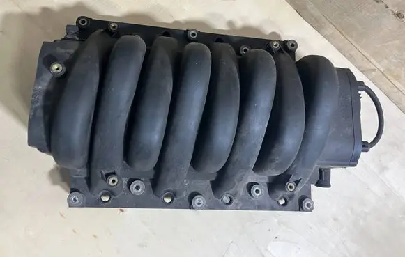 BMW 7 E38 Intake manifold 1729692