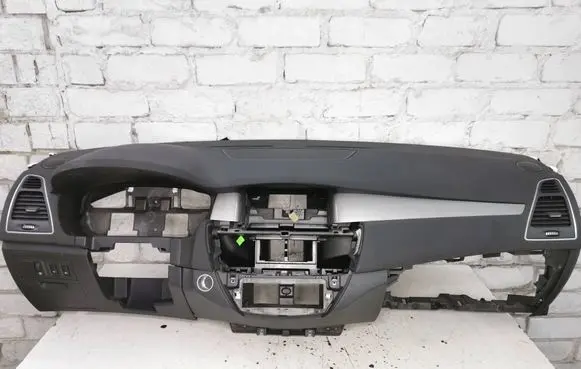 Renault Laguna III Dashboard 681002890R 1330059