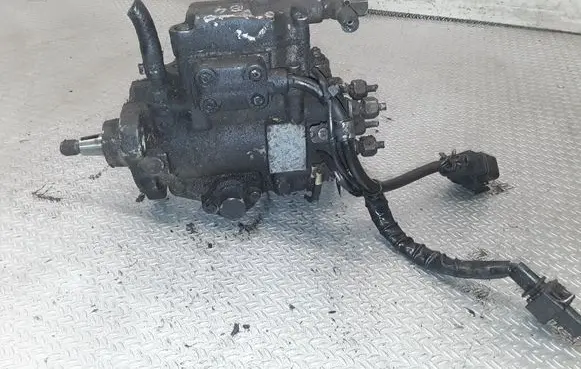 Audi A4 S4 B5 8D Fuel injection high pressure pump 028130115A 0460404986