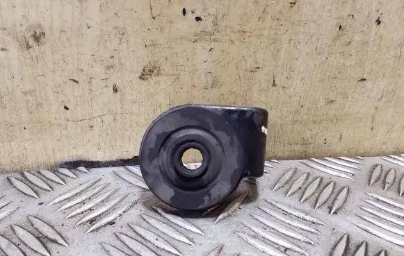 Nissan X-Trail T31 Radiator mount bracket 215064M400