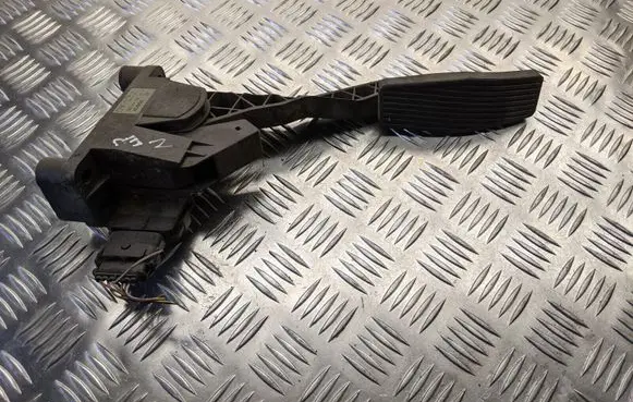 Opel Zafira A Accelerator throttle pedal 90581208