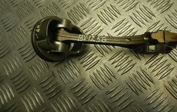 Toyota Yaris Piston with connecting rod 21120