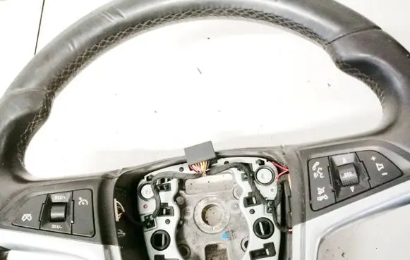 Steering wheel buttons/switches