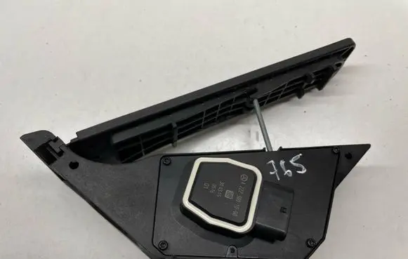 Mercedes-Benz E W212 Accelerator throttle pedal 2223001000 A2223001000
