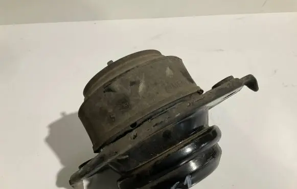 Mercedes-Benz R W251 Engine mount bracket A2512402717