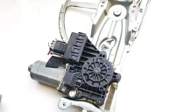 Opel Astra G Front door window regulator motor 0130821714