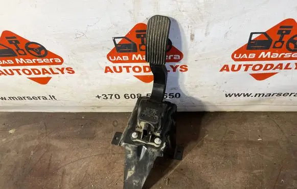 Mercedes-Benz Sprinter W906 Accelerator throttle pedal A9063000304 0280755025