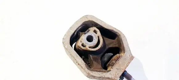 Mercedes-Benz A W169 Engine mount bracket