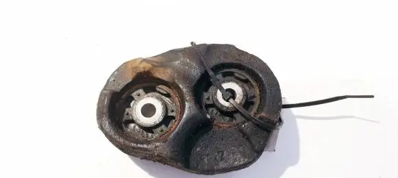 Mercedes-Benz R W251 Engine mount bracket