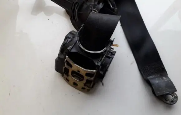 Audi A4 S4 B5 8D Middle seatbelt (rear) 4a5857709