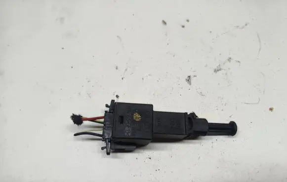 Volkswagen PASSAT B5 Brake pedal sensor switch 1J0945511A