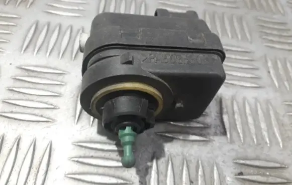 Headlight level adjustment motor