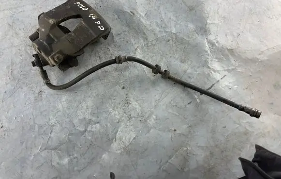 Volkswagen Polo IV 9N3 Front brake caliper
