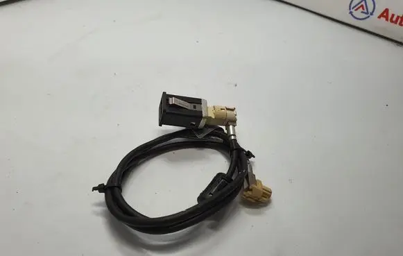BMW X5 E70 USB socket connector 9167196 61319167196 9237656