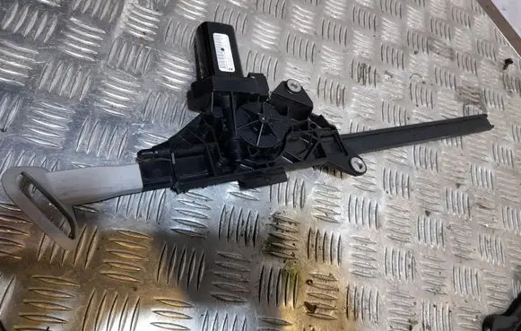 Mercedes-Benz E A207 Seat belt adjustment motor A2078600282