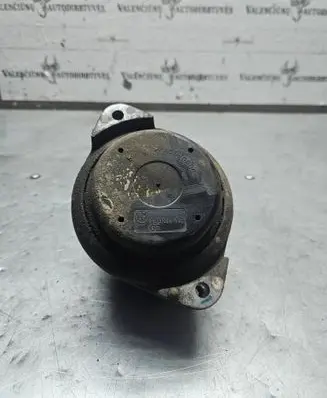 Engine mount bracket