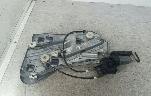 Renault Megane II Rear door window regulator with motor D099043MERITOR