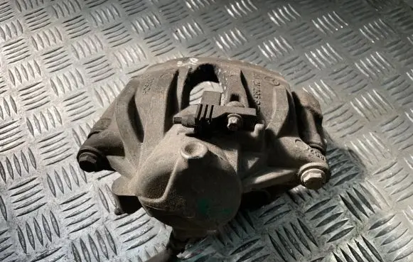 Mercedes-Benz E W211 Front brake caliper
