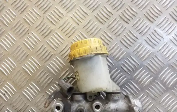 Brake fluid reservoir