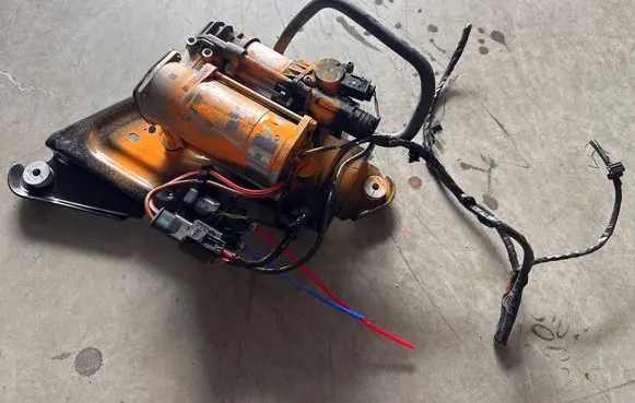 BMW i4 Air suspension compressor/pump 6894450 4722520100