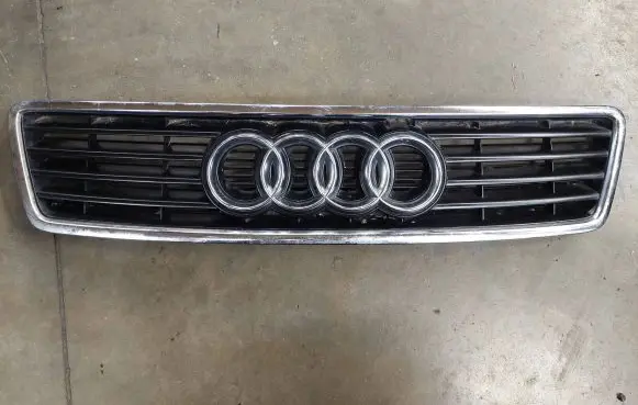 Audi A6 S6 C5 4B Front bumper upper radiator grill 4B0653651A
