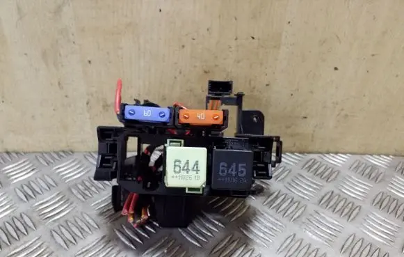 Audi A6 C7 Relay mounting block 4G2937503A