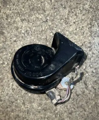 BMW 5 E39 Horn signal 703881157