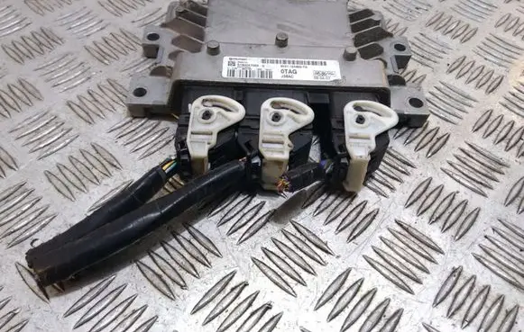 Ford Fiesta Engine control unit/module 8V2112A650