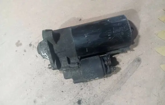 Volvo V70 Starter motor 30724473