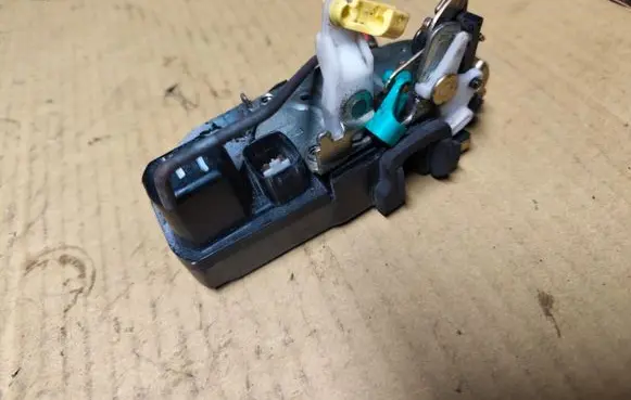 Chrysler 300 - 300C Rear door lock