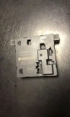 Mercedes-Benz E W211 Door control unit/module 2118201526