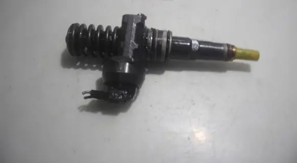 Skoda Octavia Mk2 (1Z) Fuel injector 0414720215