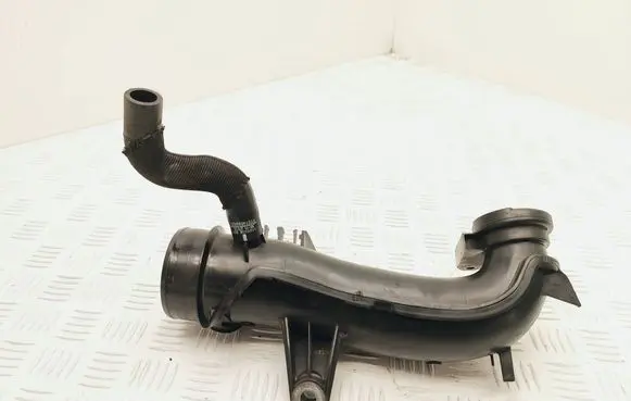 Opel Vivaro Turbo air intake inlet pipe/hose 165752889R