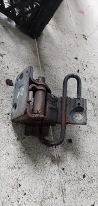 Audi Q7 4L Front door lower hinge 