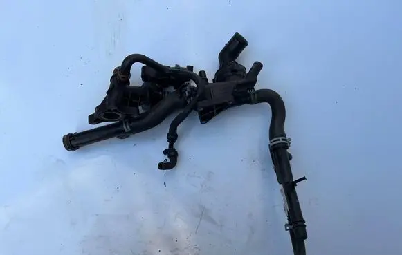 Nissan X-Trail T32 Thermostat/thermostat housing 110600686r