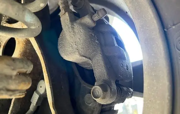 Mitsubishi Lancer Rear brake caliper