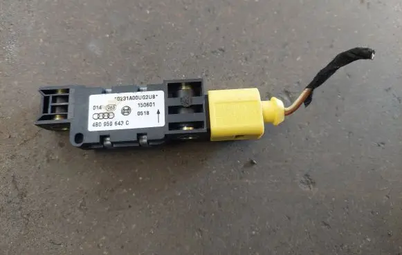 Audi A6 S6 C5 4B Airbag deployment crash/impact sensor 4B0959643C 150601 0231A00UG2U8