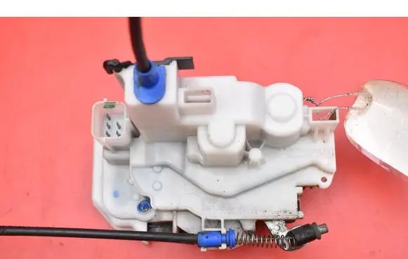 Peugeot Bipper Front door lock 1365225080