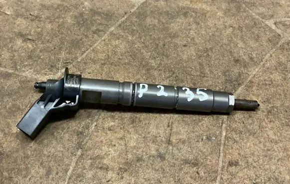 Mercedes-Benz E W211 Fuel injector A6420701387 080202