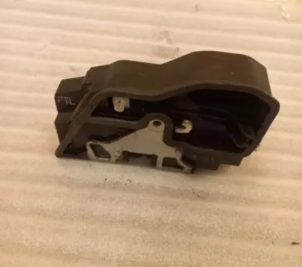 BMW 5 E60 E61 Front door lock 7036167