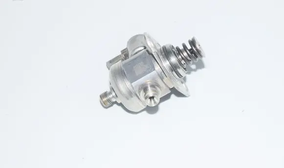 BMW M4 F82 F83 Fuel injection high pressure pump 7847204