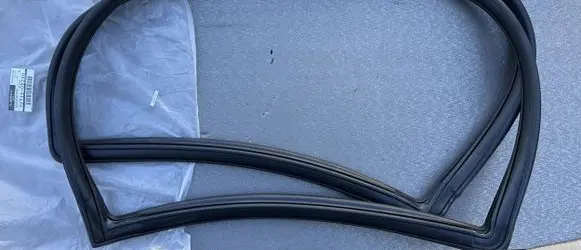 Nissan Patrol Y60 Windshield trim 7271008J00