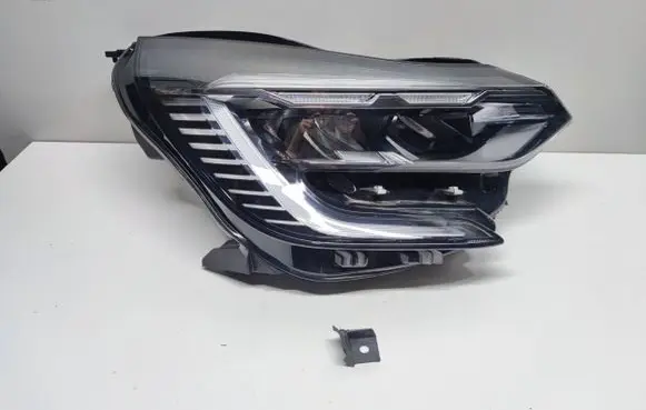 Renault Captur II Headlight/headlamp 260104900R