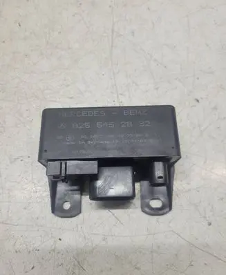 Mercedes-Benz A W168 Glow plug pre-heat relay 0255452832