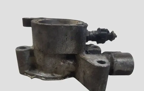 Opel Astra J Thermostat/thermostat housing