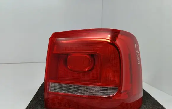 Volkswagen Touran I Rear/tail lights 1T0945096R