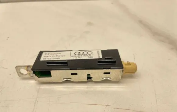 Audi A4 Allroad B8 Aerial antenna amplifier 8K9035225A