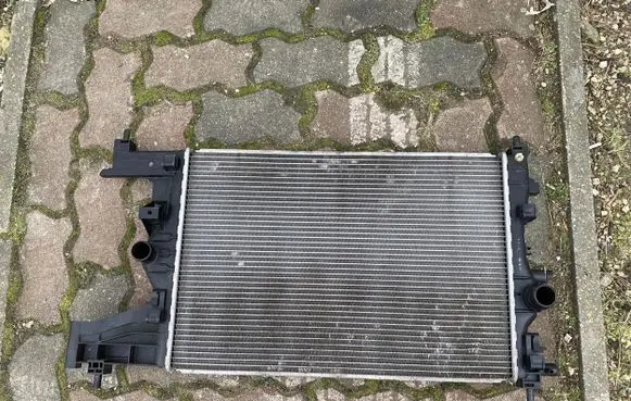 Opel Astra J Coolant radiator 13281773