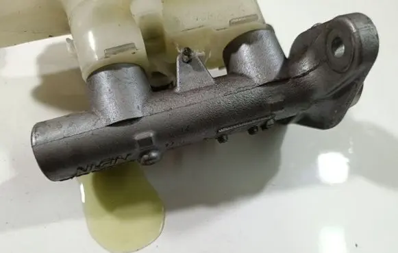 Master brake cylinder