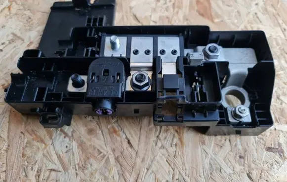 Volvo XC90 Positive wiring loom 19370000001 E02299800 PA6GF10M20
